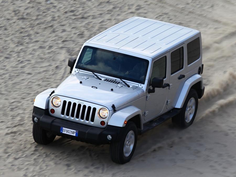  Jeep Wrangler Sahara Unlimited 2011 года  (EU) (фото 14 из 30)